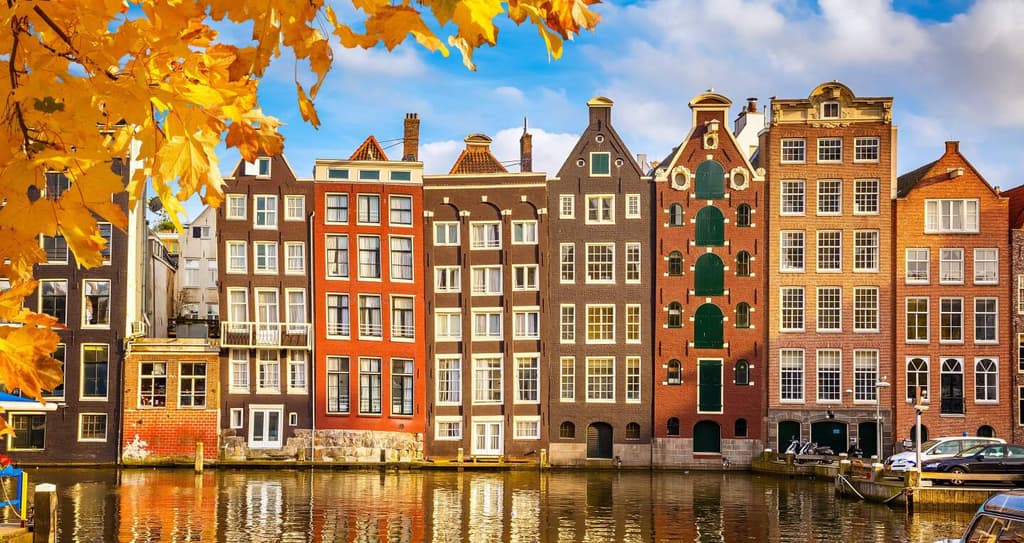 Highest temperature in Amsterdam on August 15? card icon