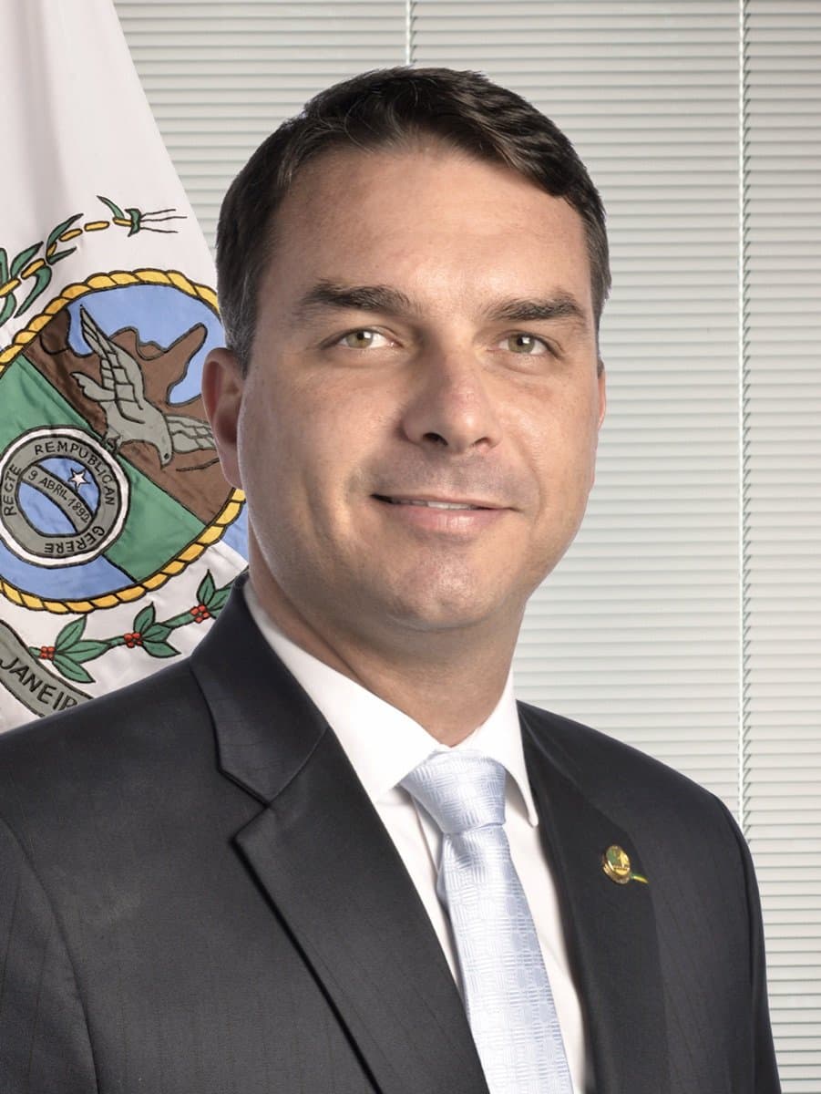 icon for Flávio Bolsonaro participates in debate before first round?