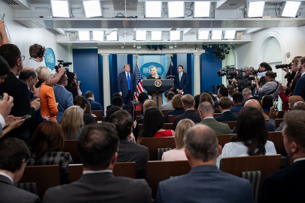 icon for CNN, Politico, or MS NOW unbanned from White House by...?