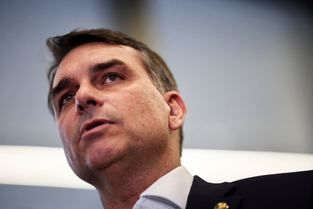 icon for Flávio Bolsonaro charged or arrested by September 30?